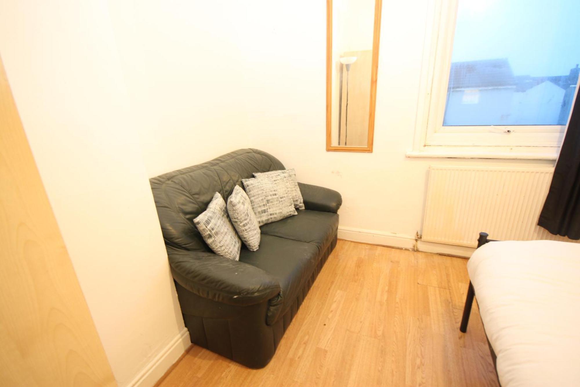 בלקפול Barton Seaview, Self Catering Studio Apartments, Promenade & Central Beach Location, Families, Couples Or 23 Years Plus Only, Free Parking חדר תמונה