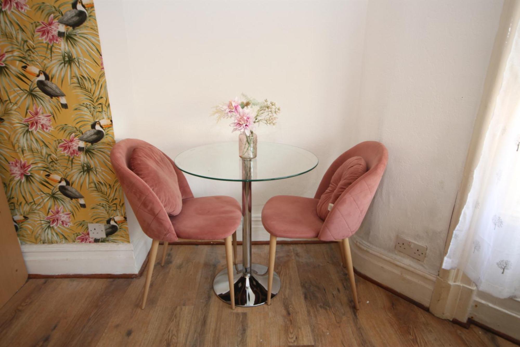 בלקפול Barton Seaview, Self Catering Studio Apartments, Promenade & Central Beach Location, Families, Couples Or 23 Years Plus Only, Free Parking מראה חיצוני תמונה
