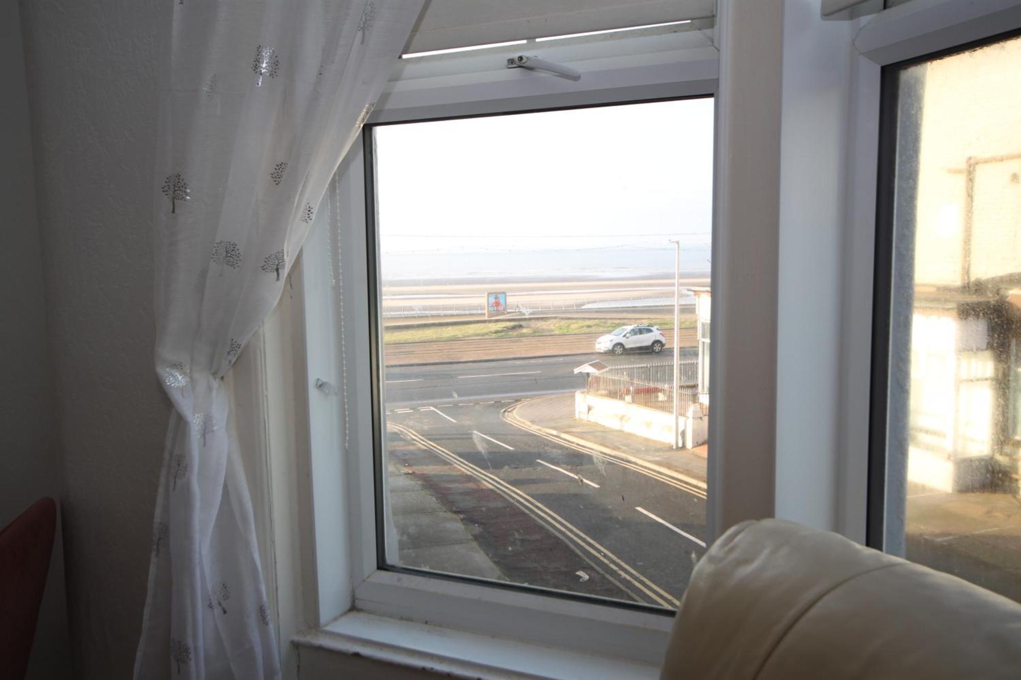 בלקפול Barton Seaview, Self Catering Studio Apartments, Promenade & Central Beach Location, Families, Couples Or 23 Years Plus Only, Free Parking מראה חיצוני תמונה
