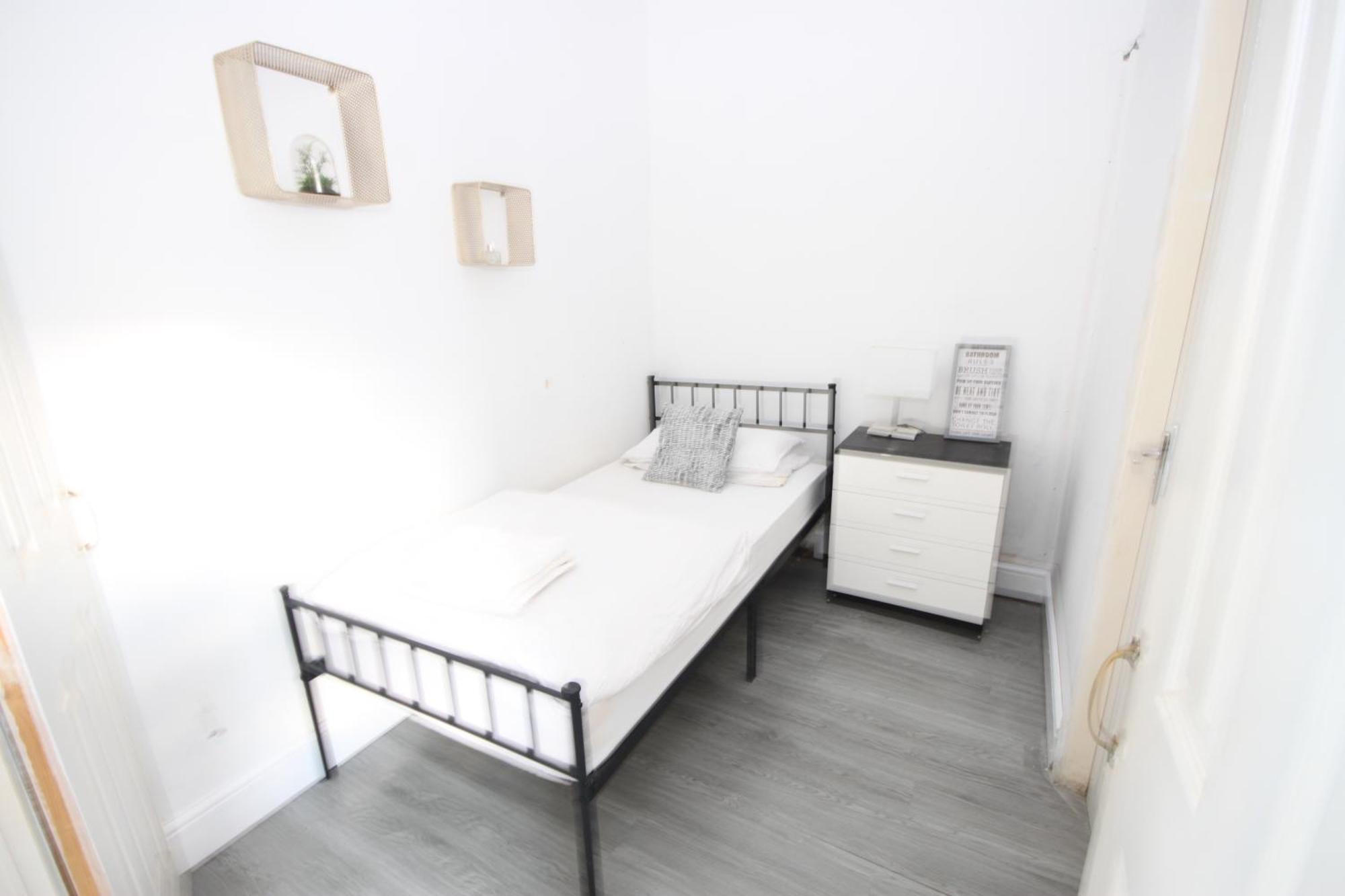 בלקפול Barton Seaview, Self Catering Studio Apartments, Promenade & Central Beach Location, Families, Couples Or 23 Years Plus Only, Free Parking חדר תמונה